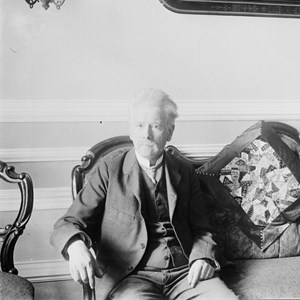 O presidente do Governo Provisório Teófilo Braga em sua casa, situada na travessa de Santa Gertrudes, à Estrela, atual rua Dr. Teófilo Braga.