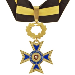 Ordem de Mérito - Fita de peito de Grande Oficial ou Comendador.