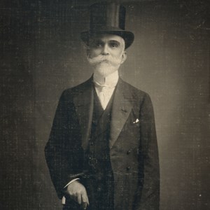 Bernardino Machado, representante diplomático de Portugal no Rio de Janeiro, em 1913. Foi o primeiro embaixador de Portugal no Brasil.