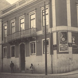 Residência do Presidente da República Manuel de Arriaga, na rua de São Francisco da Paula, atual rua Presidente Arriaga, esquina com a travessa do Olival a Santos.