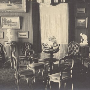 Interior da casa do Presidente da República Manuel de Arriaga, situada na rua de São Francisco de Paula, atual rua Presidente Arriaga, esquina com a travessa do Olival a Santos.