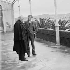 O Presidente da República Manuel de Arriaga e o seu filho e secretário, Roque Manuel de Arriaga, na varanda do Palácio da Cidadela.