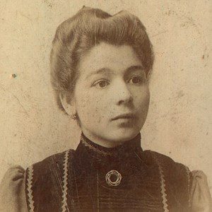Belmira das Neves, a mãe das duas filhas de Manuel Teixeira Gomes: Ana Rosa e Maria Manuela.