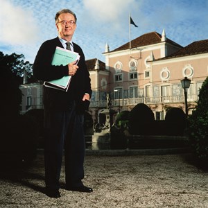 O Presidente da República Jorge Sampaio, no Jardim de Buxo do Palácio de Belém.