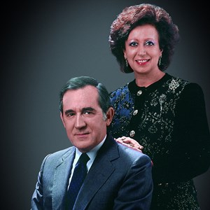 António Ramalho Eanes, sentado, à esquerda, e Maria Manuela Eanes, de pé, à direita.