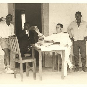 O capitão António Ramalho Eanes durante a sua comissão de serviço na Guiné.