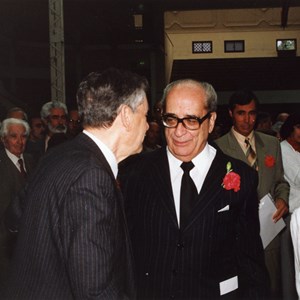 O general Francisco da Costa Gomes na cerimónia de atribuição do bastão de marechal.