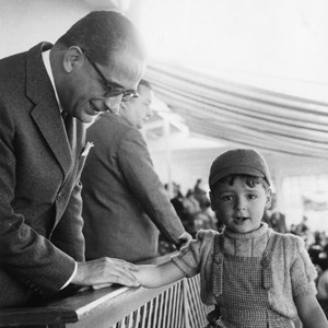 Francisco da Costa Gomes, à esquerda, e o seu único filho, Francisco, ainda criança.