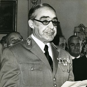 O general António de Spínola discursando na cerimónia da sua tomada de posse como vice-chefe do Estado-Maior General das Forças Armadas.
