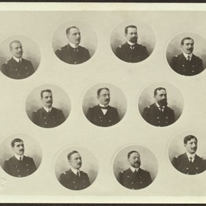 Postal com os retratos dos oficiais de Marinha que participaram na Revolução de 5 de Outubro de 1910; Mendes Cabeçadas é o primeiro à esquerda da linha superior.