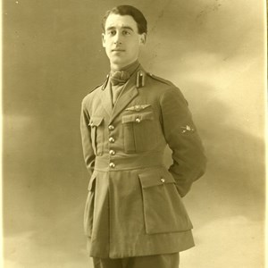 Francisco Craveiro Lopes, tenente de Cavalaria aviador, durante a sua formação para piloto militar na Escola de Aviação de Chartres.
