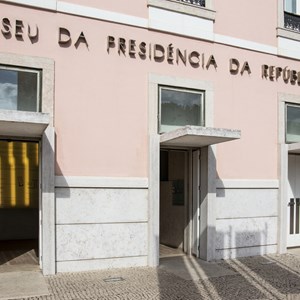 Vista parcial do edifício de entrada para o Museu.