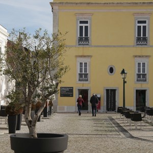 O Palácio da Cidadela de Cascais visto do interior da Fortaleza.
