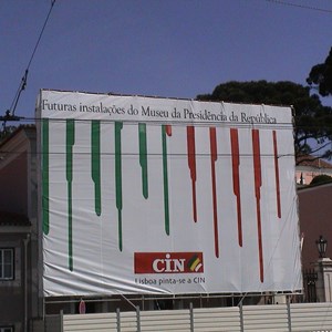 Frontaria do edifício da Loja do Museu em obras.