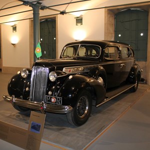 Packard Super Eight, pertencente à coleção da Presidência da República, em exposição na Alfândega do Porto.