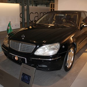 Mercedes-Benz S600, pertencente à coleção da Presidência da República, em exposição na Alfândega do Porto.