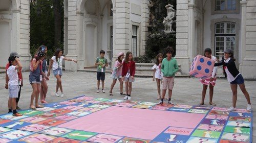 Participantes durante o «Jogo de Chão - Rep Quiz».