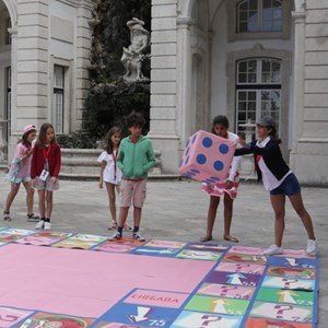Participantes durante o «Jogo de Chão - Rep Quiz».