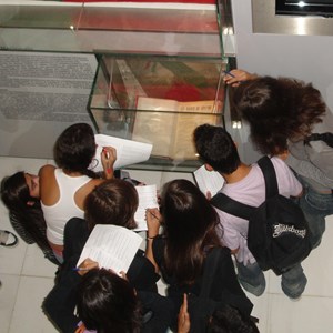 Alunos durante a atividade pedagógica «Um Museu por explorar».