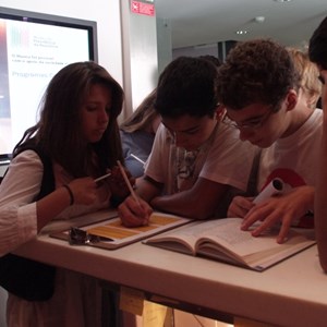 Participantes durante a atividade pedagógica «Um Museu por explorar».