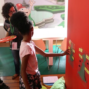 Oficina «Acrescenta um ponto». Caracterização das personagens do conto «Frei João sem cuidados» por uma aluna do CED D. Nuno Álvares Pereira (Casa Pia de Lisboa).