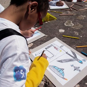 Oficina «Belém: uma viagem no tempo». Alunos da Casa Pia de Lisboa a elaborar o desenho «Belém em 2100».