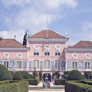 Fachada sul do Palácio de Belém, virada ao rio Tejo. Ao centro, o mastro para o Pavilhão Presidencial.