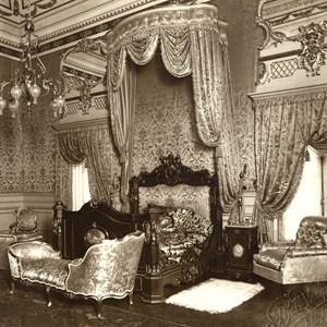 Entre 1886 e 1889, fora o quarto de dormir da princesa  D. Amélia, e aí nasceram os seus filhos, D. Luís Filipe e D. Manuel.