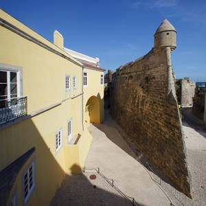 Um dos baluartes da fortaleza de Nossa Senhora da Luz.