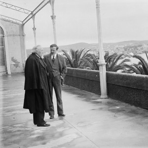 O Presidente da República, Manuel de Arriaga, no Palácio da Cidadela de Cascais, conversando com seu filho Roque Manuel de Arriaga.