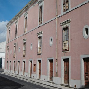 Vista da fachada do Palácio da Cidadela a partir da Praça da Parada, antes das obras de renovação terminadas em 2011.