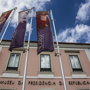 Entrada do Museu a partir da Praça Afonso de Albuquerque.