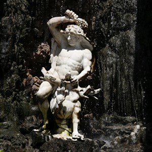 Jardim da Cascata: «Hércules e a Hidra de Lerna», escultura italiana do século XVII, comprada para os jardins pelo 3.º conde Aveiras.