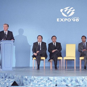 Jorge Sampaio (de pé) discursa na inauguração da Expo’98, Exposição Universal de Lisboa