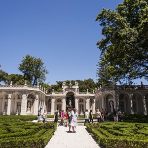 Visita guiada aos espaços exteriores do palácio, realizada no âmbito da iniciativa "Jardins Abertos".
