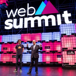 O Presidente Marcelo Rebelo de Sousa (à direita) com o cofundador da Web Summit, Paddy Cosgrave, no encerramento da edição de 2017 da Web Summit