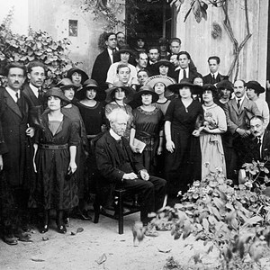 Teófilo Braga no dia do seu 68.º aniversário, no jardim de sua casa, acompanhado por amigos.