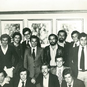 Grupo de fundadores da Juventude Social Democrata; ao centro, Francisco Sá Carneiro; Marcelo Rebelo de Sousa é o quarto a contar da direita.