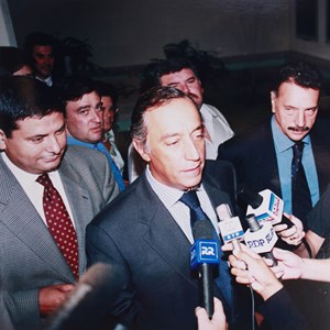 Marcelo Rebelo de Sousa falando à comunicação social, enquanto presidente do PPD/PSD, à entrada do congresso do partido, realizado em Tavira.
