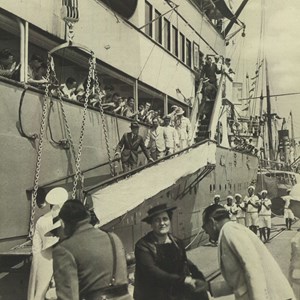 Presidente da República, general Óscar Carmona, desembarcando no Lobito, vindo de Moçâmedes.