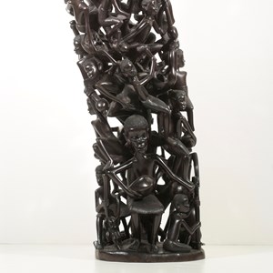 «Famíia». Presente de Estado oferecido pelo Presidente da República de Moçambique, Armando Guebuza, ao Presidente Jorge Sampaio, por ocasião da sua visita a Lisboa, em outubro de 2005.