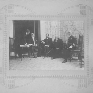 Manuel de Arriaga e o chefe do Governo, Bernardino Machado, na varanda do Palácio de Belém.