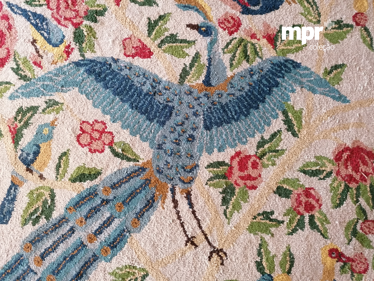 Imagem do número 7 da rúbrica mpr+, com a réplica do Tapete de Beiriz oferecido ao Presidente António José de Almeida.