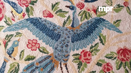 Imagem do número 7 da rúbrica mpr+, com a réplica do Tapete de Beiriz oferecido ao Presidente António José de Almeida.