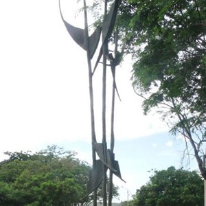 «Monumento à Cultura», em bronze, da autoria de Bruno Giorgi (1965).