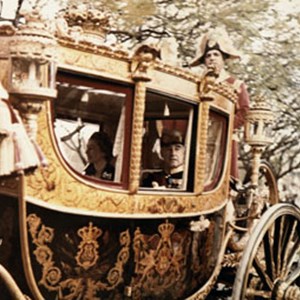 O Presidente Craveiro Lopes e a Rainha Isabel II no coche que os transportou do Terreiro do Paço ao Parque Eduardo VII.