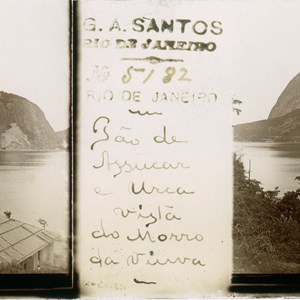 Estereoscopia com a legenda «Pão de Assuçar e Urca. Vista do Morro da Viúva», espólio António José de Almeida.