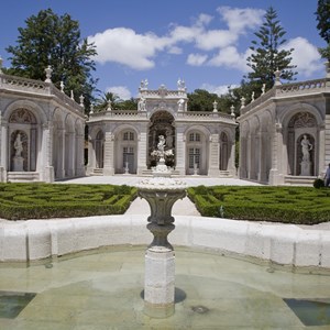 Vista do Jardim da Cascata, com o programa concebido no reinado de D. Maria I.
