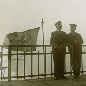 Sacadura Cabral e Gago Coutinho no Pão de Açúcar, Rio de Janeiro — estereoscopia oferecida ao Presidente António José de Almeida, por ocasião da sua visita ao Brasil, em 1922.