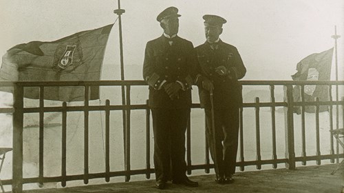 Sacadura Cabral e Gago Coutinho no Pão de Açúcar, Rio de Janeiro — estereoscopia oferecida ao Presidente António José de Almeida, por ocasião da sua visita ao Brasil, em 1922.